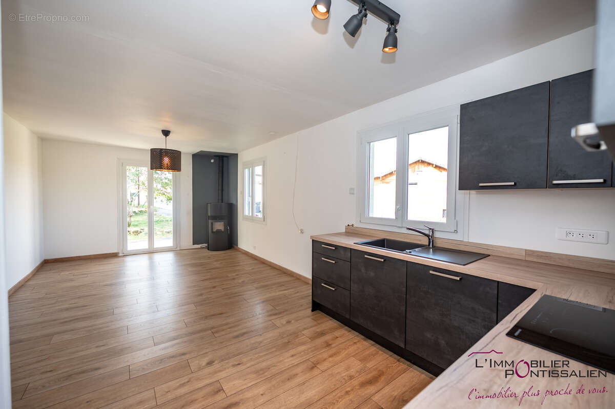 Maison LONGEVILLES-MONT-D' OR SUR 953 M2 de terrain arboré. - photo 3