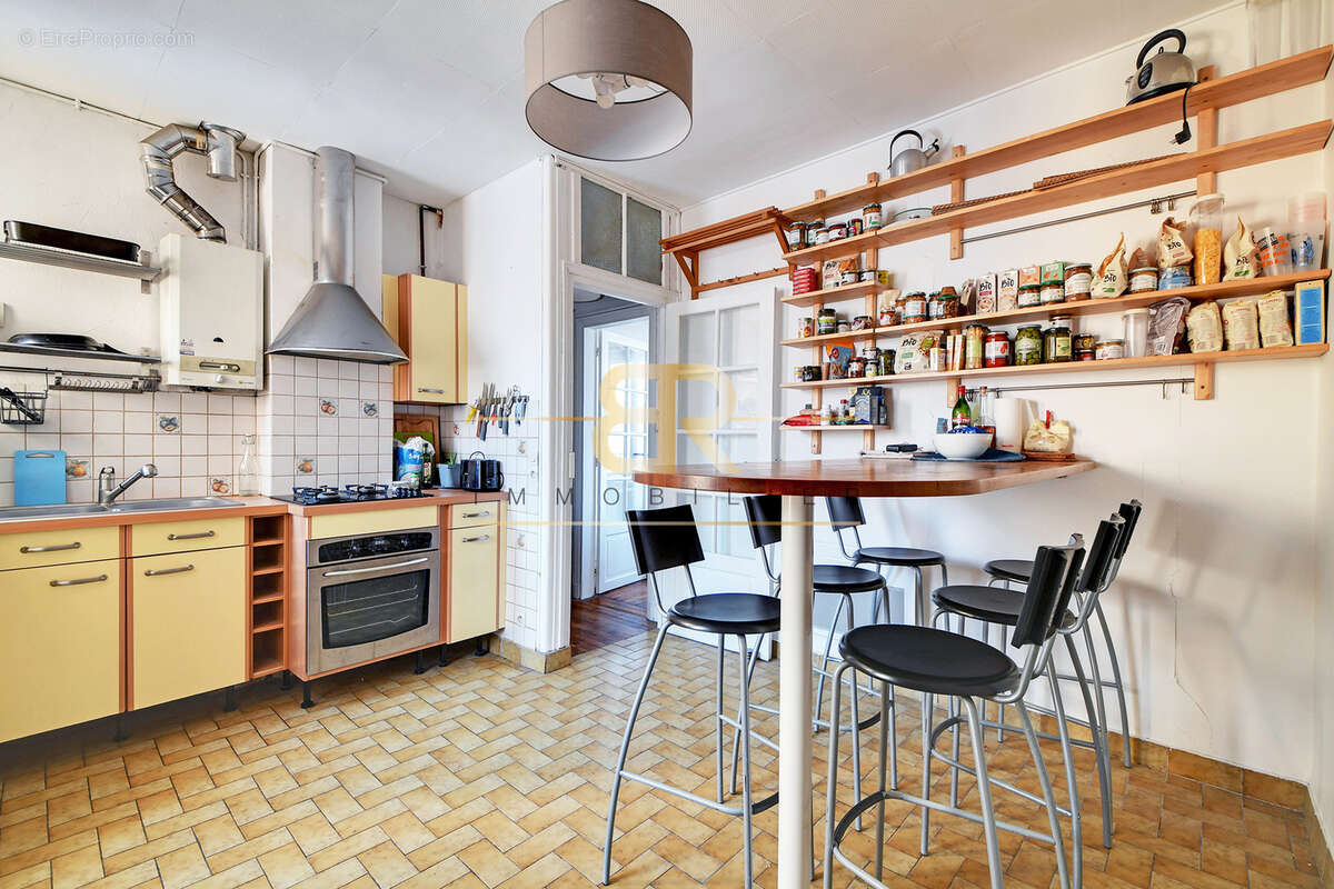 Appartement à CHARENTON-LE-PONT