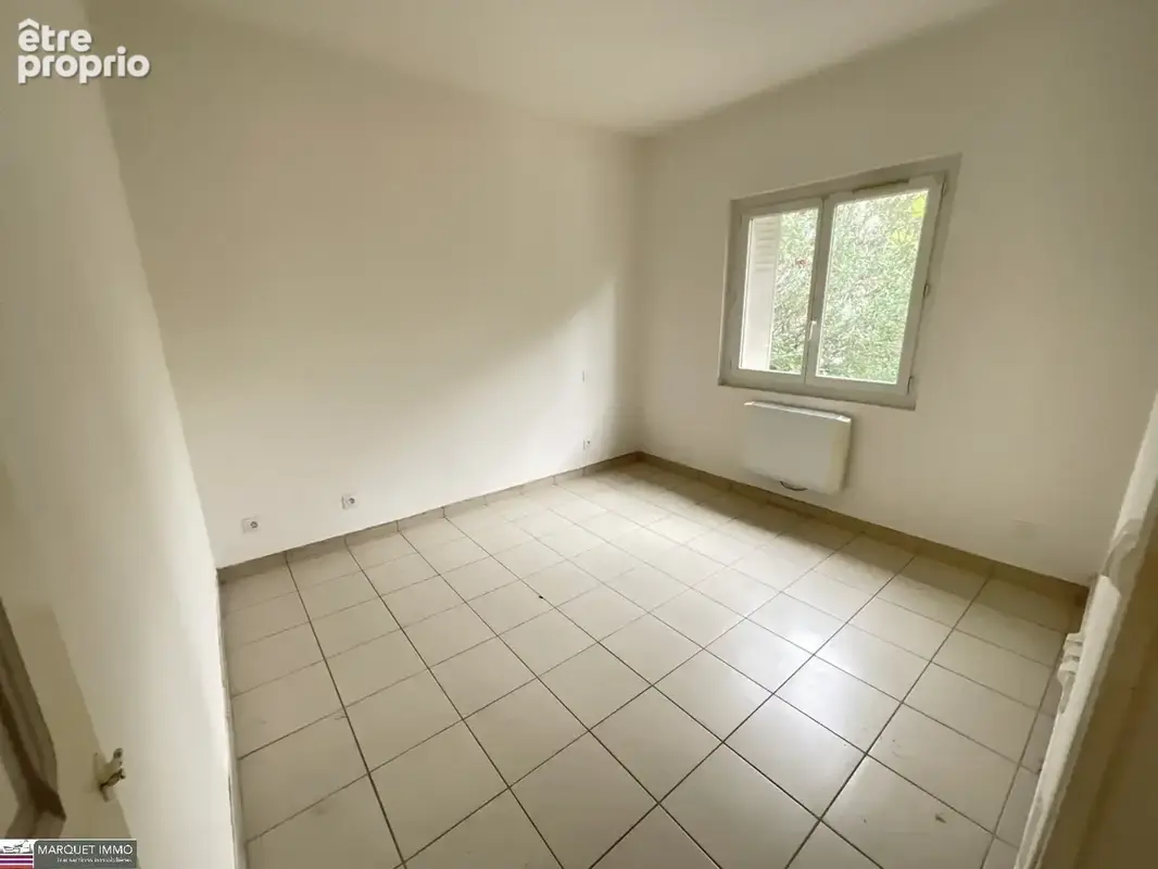 Une opportunité rare sur Béziers - Font-Neuve !!! Cette agréable villa T3 de plain-pied offrant 60 m² habitables, construite en  - photo 9
