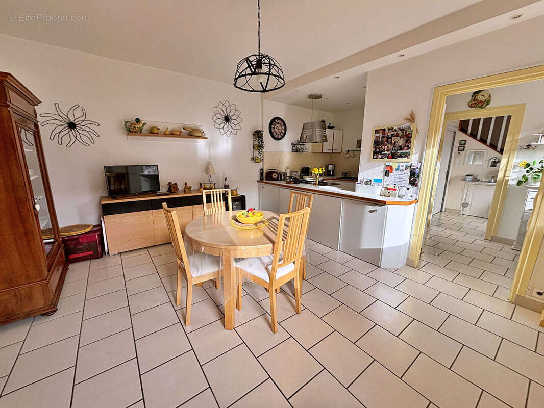 Maison à POUILLY-SOUS-CHARLIEU