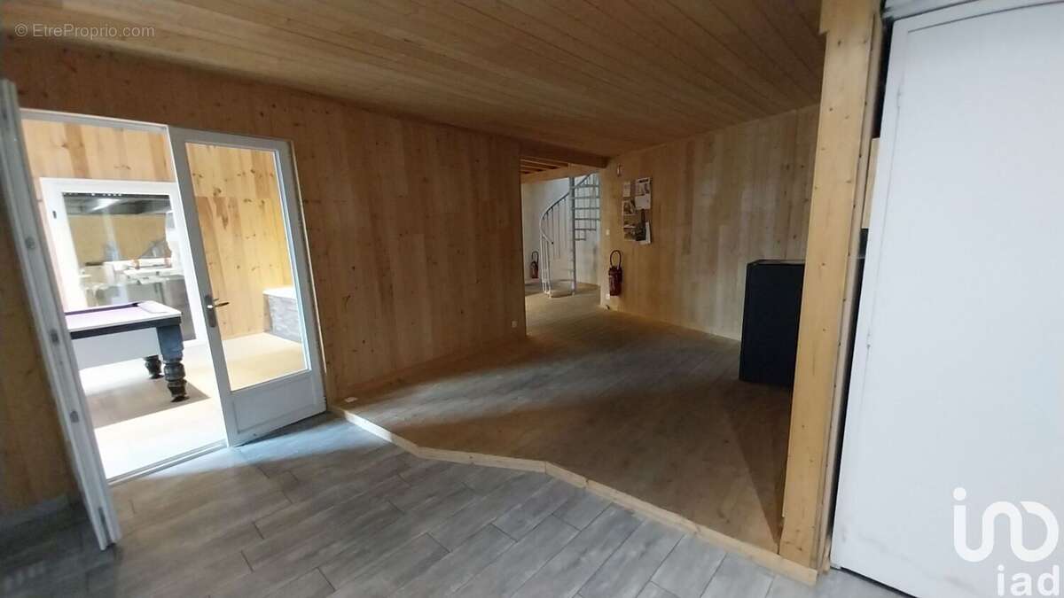 Photo 6 - Commerce à SAINT-JEAN-BONNEFONDS