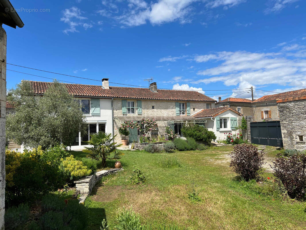 Maison à COULGENS