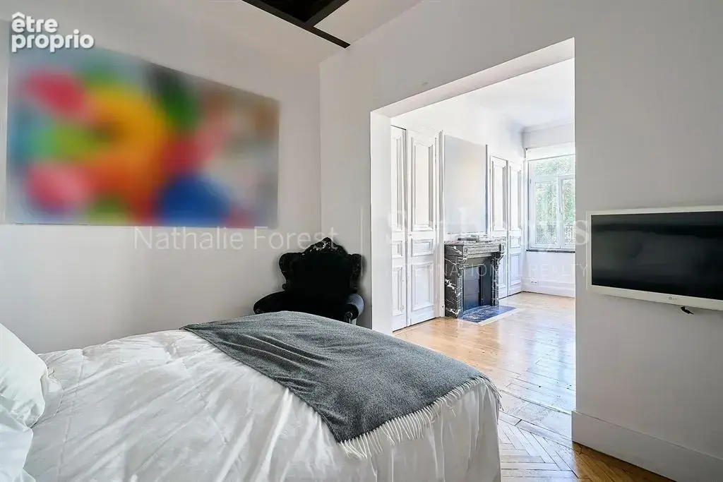 Exclusivité . Lille Sébastopol , splendide appartement type 5 entièrement rénové . Cave . parking . - photo 9
