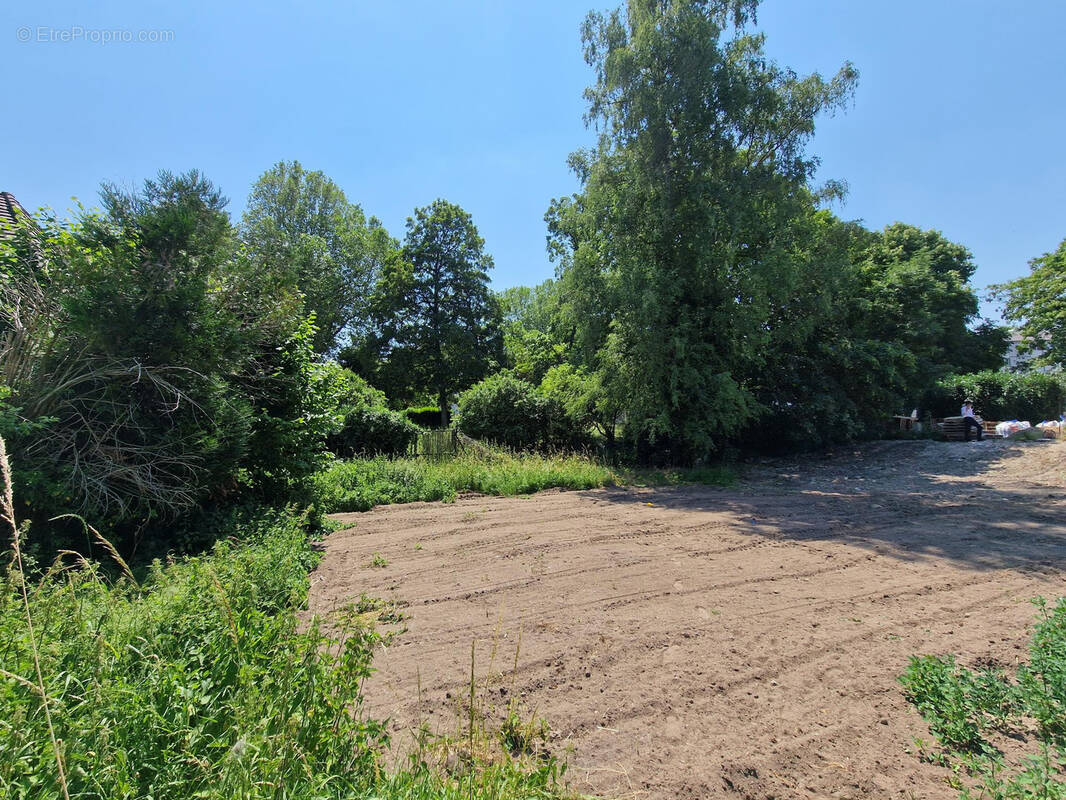 Terrain à LA CELLE-SAINT-CLOUD
