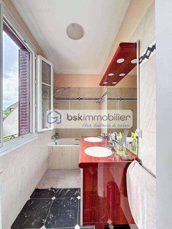 Maison à LES PAVILLONS-SOUS-BOIS