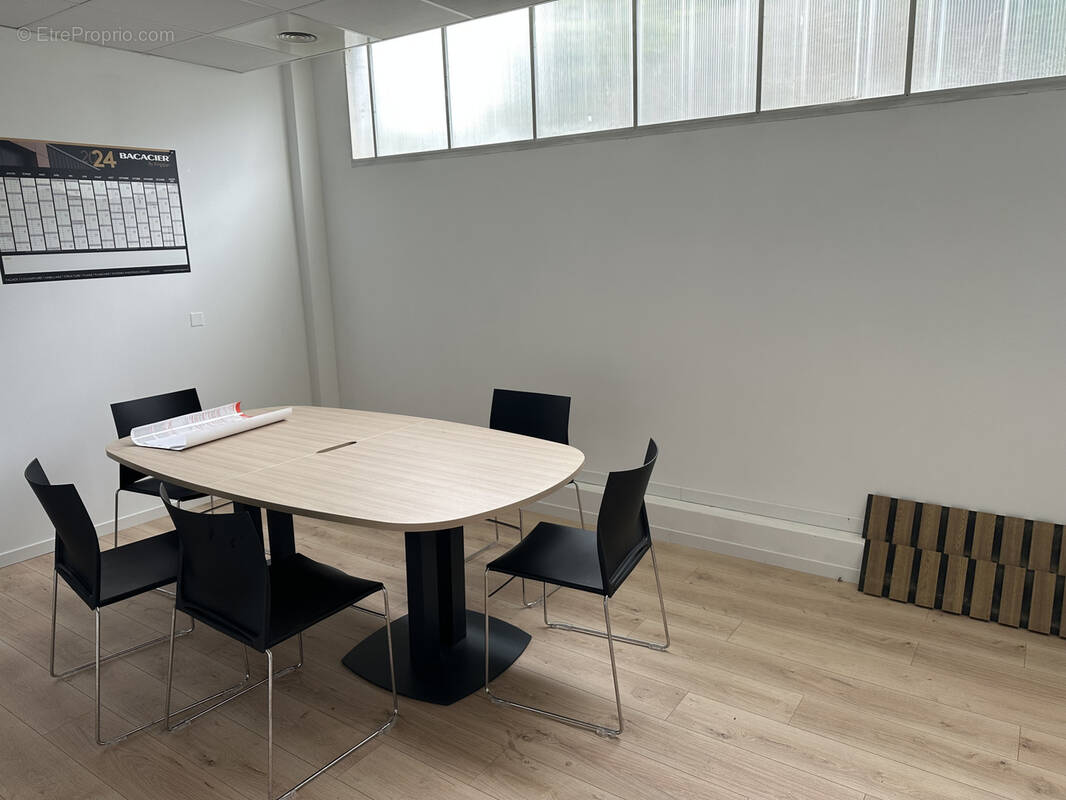 Commerce à MONTARDON