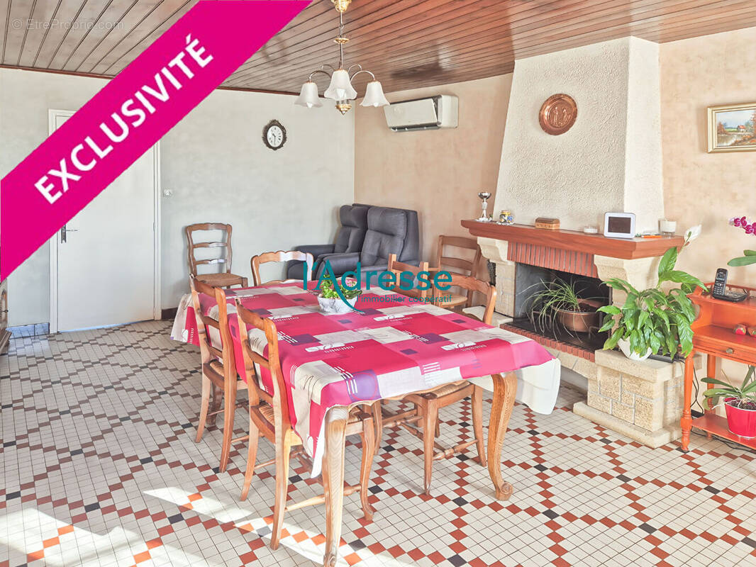 Maison à MONTREVAULT