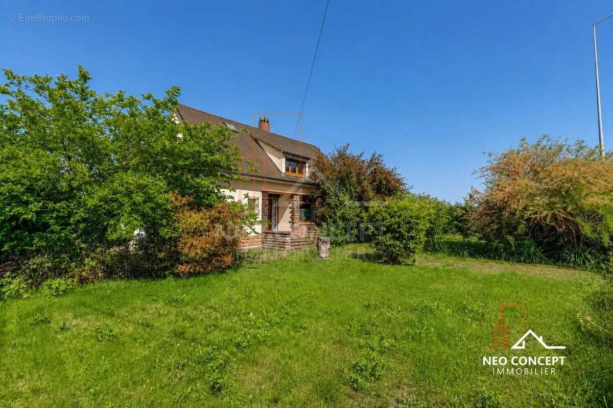 Maison familiale de caractère de 184,40 m² habitables sur 12,12 ares – Rare sur le marché - photo 2