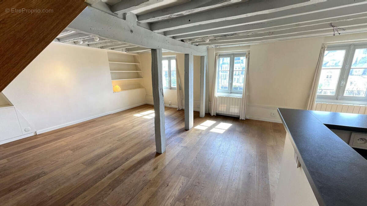 Appartement à PARIS-1E