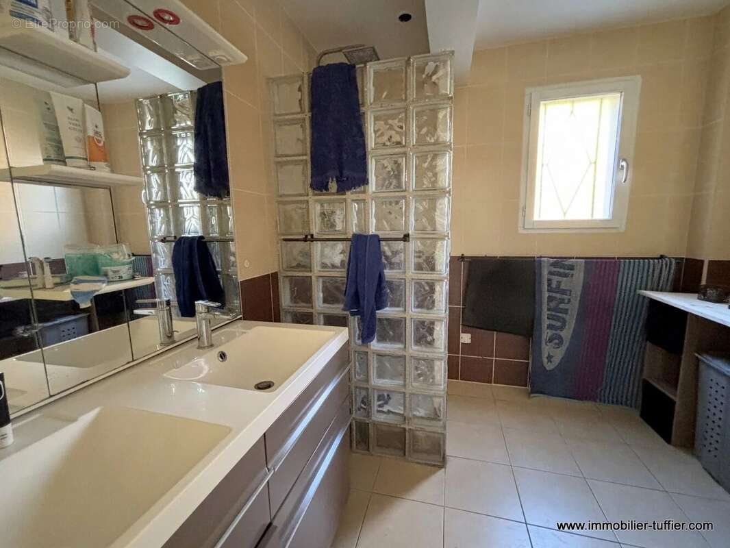 Maison à NUILLE-LE-JALAIS