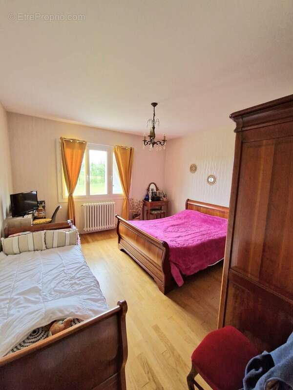 Maison à SAINT-LAURENT-SUR-GORRE