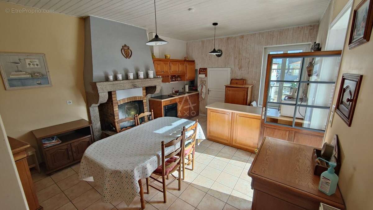 Maison à NIEUL-LE-DOLENT