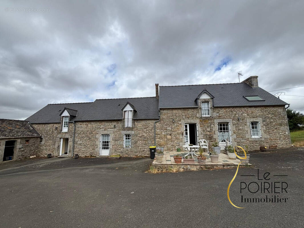 Maison à SAINT-GLEN