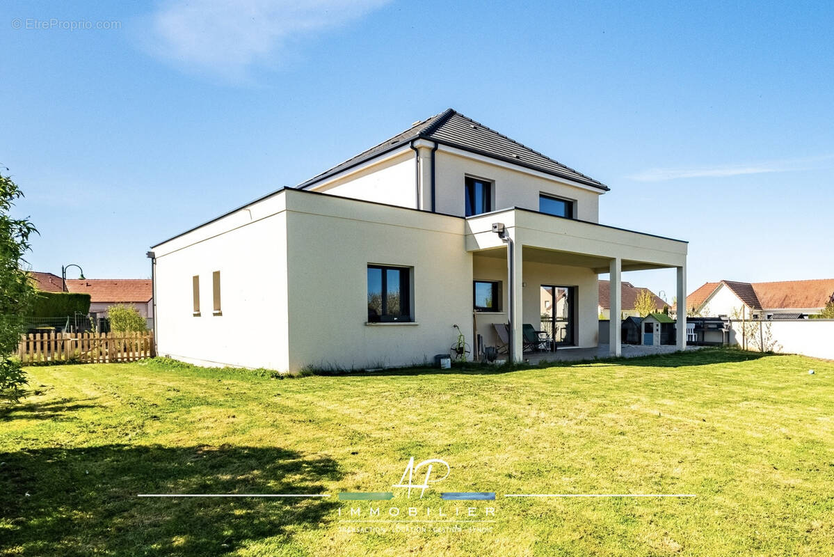 Maison à MIREBEAU-SUR-BEZE