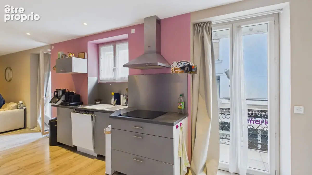 Immeuble de rapport au coeur de Decazeville. Local commercial et Appartement T2 - photo 9