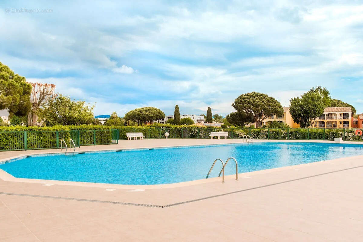 Appartement à MANDELIEU-LA-NAPOULE