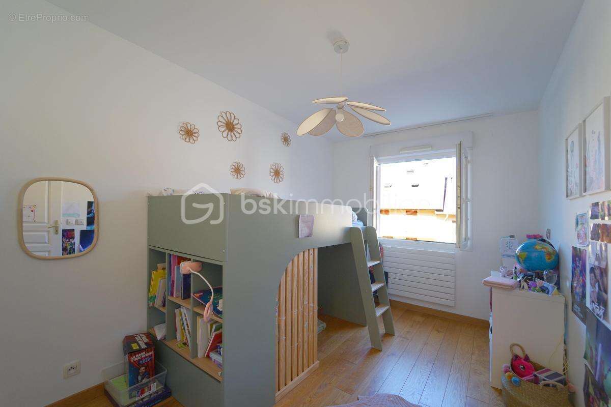 ANNECY HYPERCENTRE – Superbe T4 de 85 m² avec balcon, cave et garage possible - photo 11