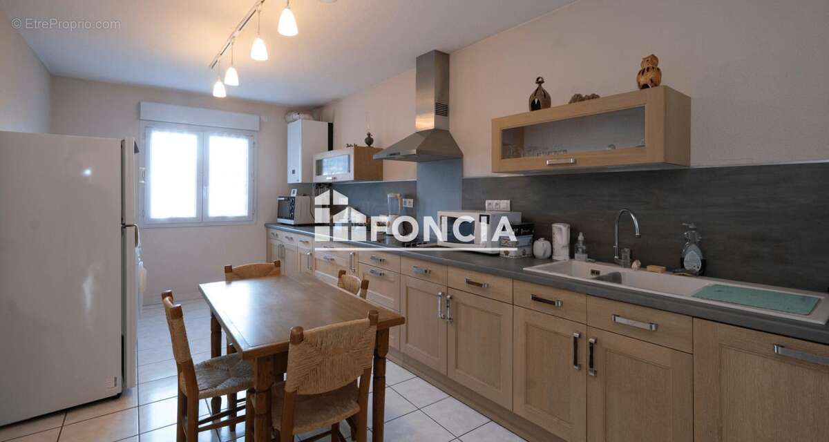 TAIN L'HERMITAGE, place du Taurobole, agréable appartement de 93.55 m2 avec garage - photo 8