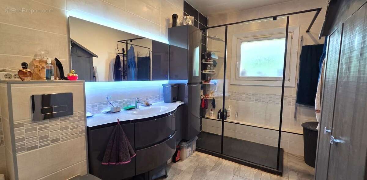 AUBAGNE-MAISON A VENDRE-3 CHAMBRES-CALME-PROXIMITE COMMERCES ET - Maison à AUBAGNE