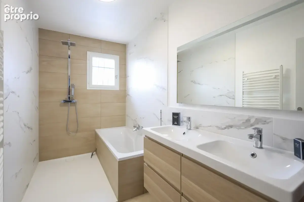 Plus de 150 m2, un état exceptionnel, des volumes généreux .  MÉZÉRIAT   349 000 € - photo 4