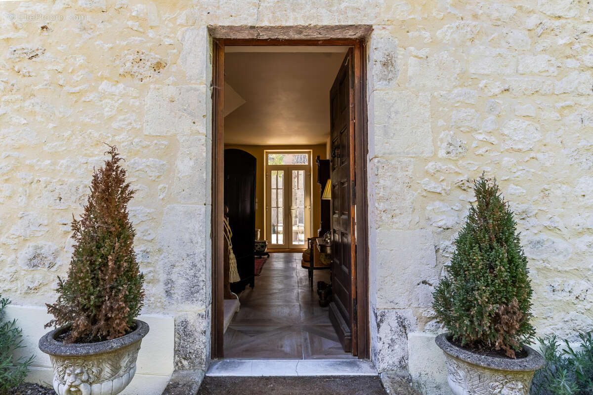 Maison à MONTAIGU-DE-QUERCY