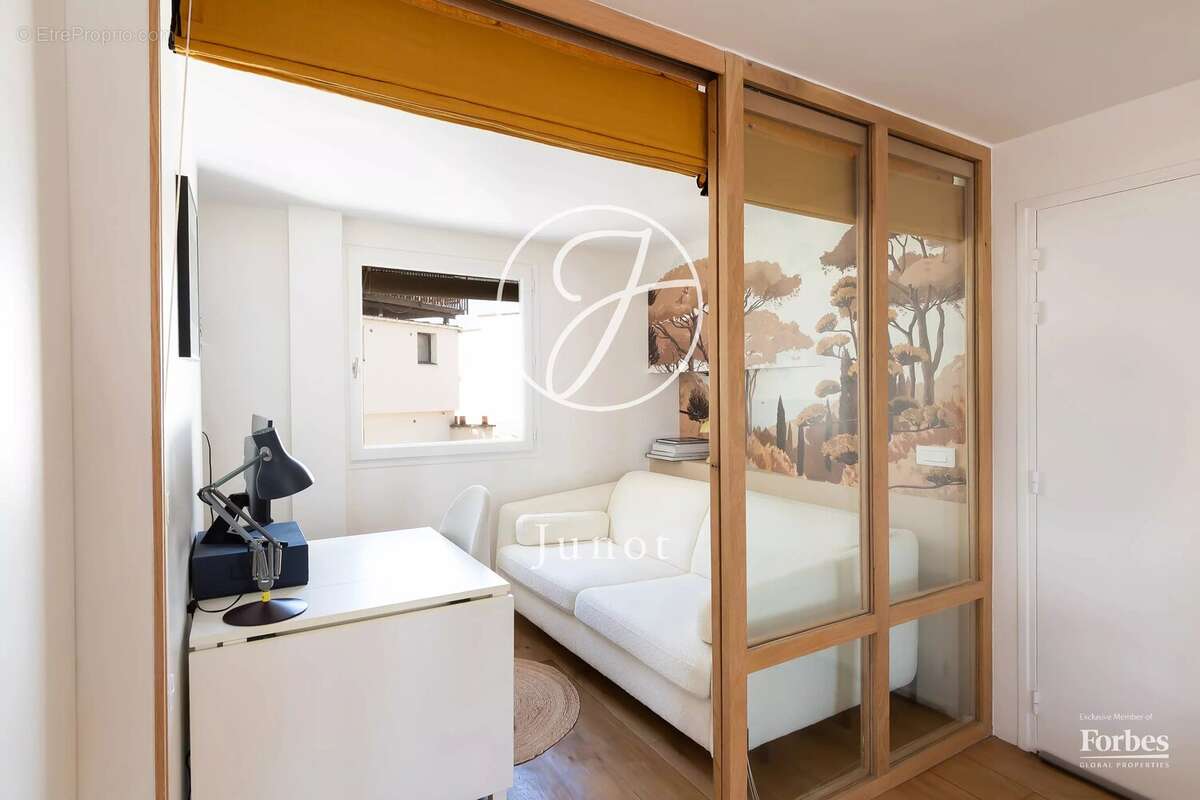 Paris 9e - BLANCHE - Appartement - 3 pièces - 70,06m² Carrez - 69,63m² au sol - 1 chambre - 1 bureau -  Balcon filant - photo 8
