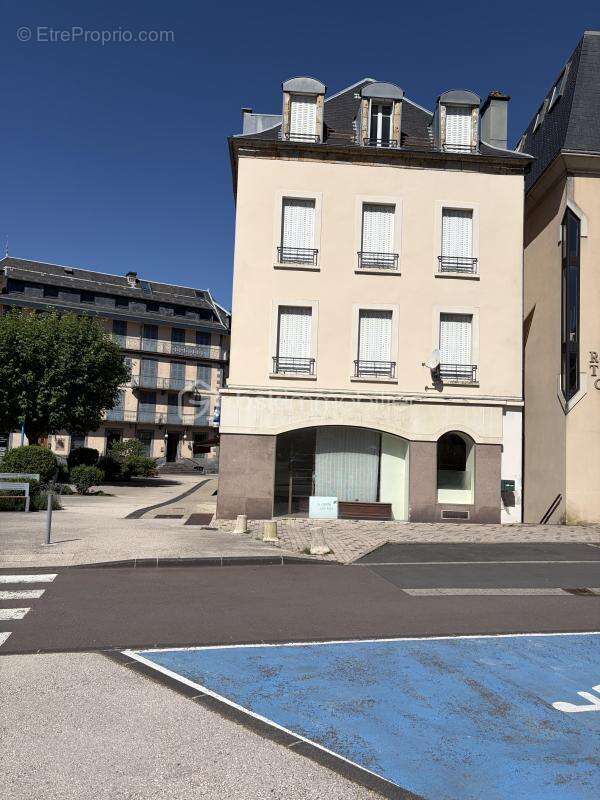 Immeuble 155 m² – Local commercial + 3 appartements – La Bourboule – 285 000 € FAI - photo 4