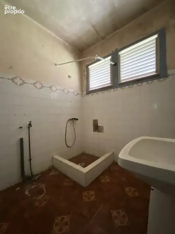 Villa sur deux niveaux de 275 m2 - photo 5