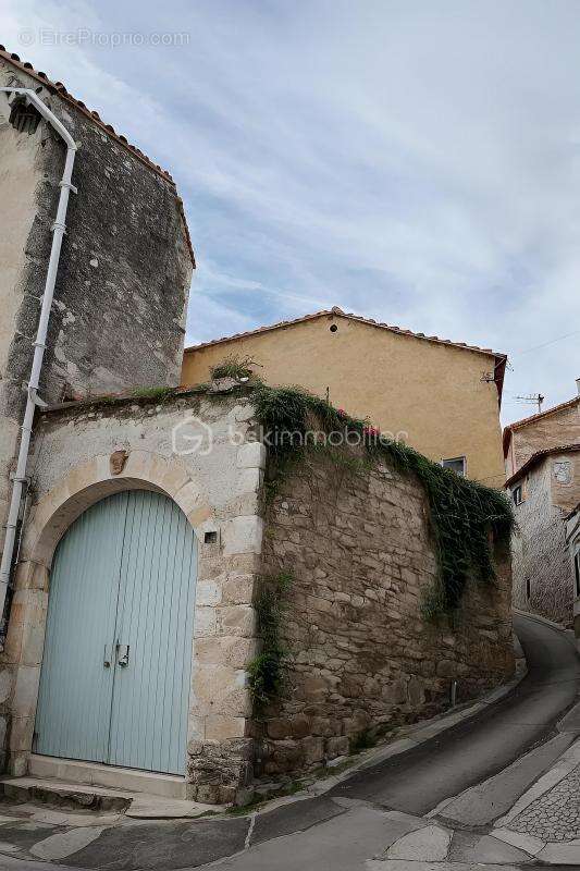 Maison à SAINT-LAURENT-DES-ARBRES