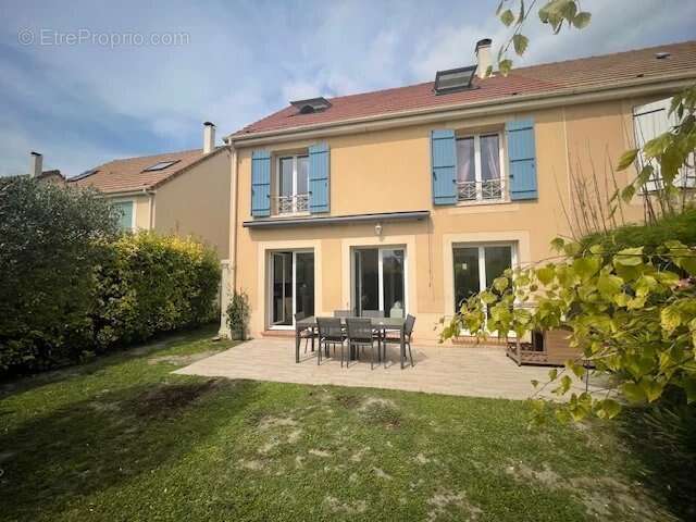 Maison à SARTROUVILLE