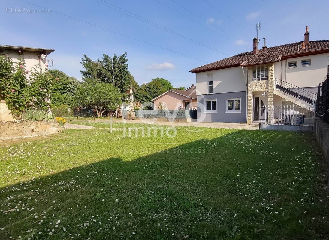 Appartement à LA BOISSE