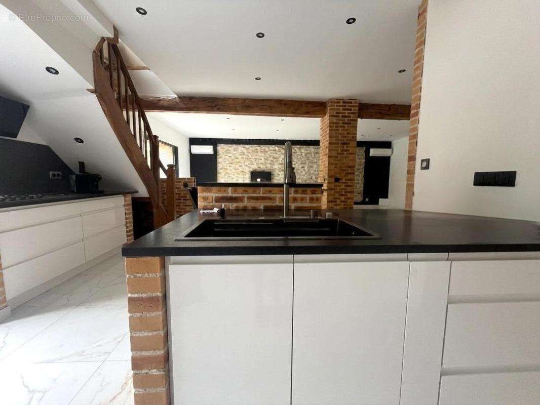 Maison 4 pièces / 143 m² / 236 000 EUR / CASTRES - photo 8