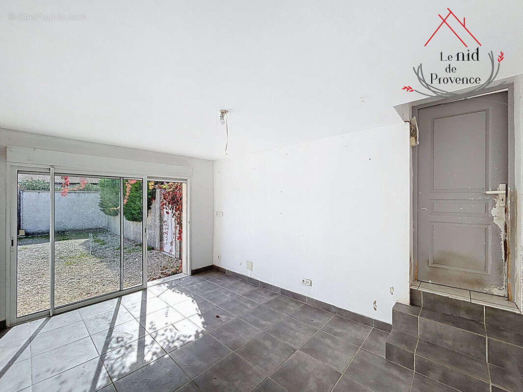 Maison à CAMARET-SUR-AIGUES