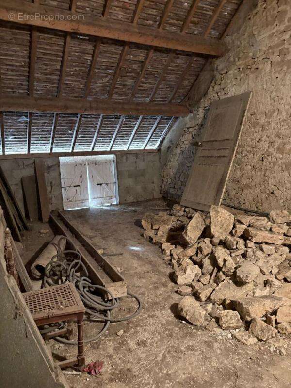 Ancien corps de ferme à fort potentiel avec dépendances - photo 13