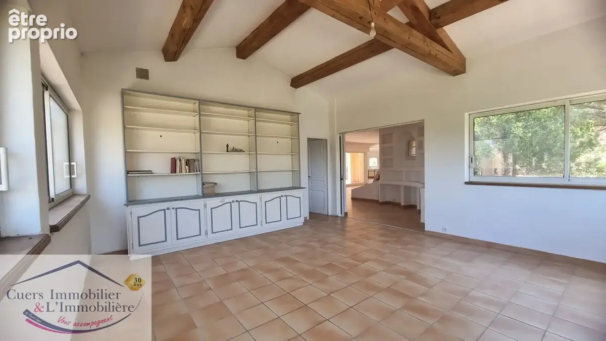 La crau, propriete  avec 2 logements developpant 337m2 habitables, avec piscine - photo 10