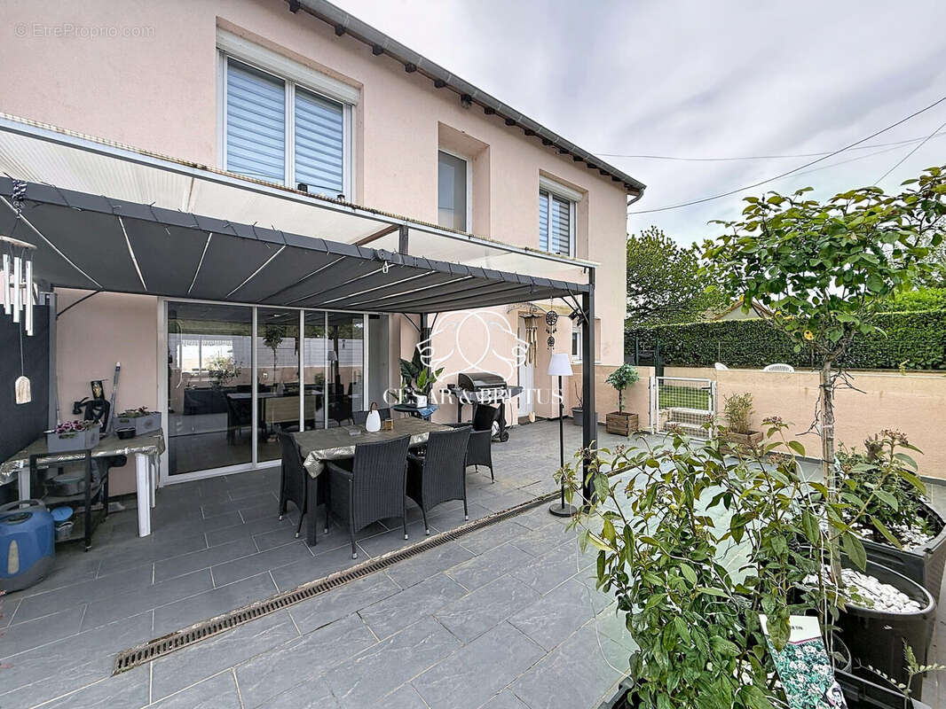 Maison à RIORGES