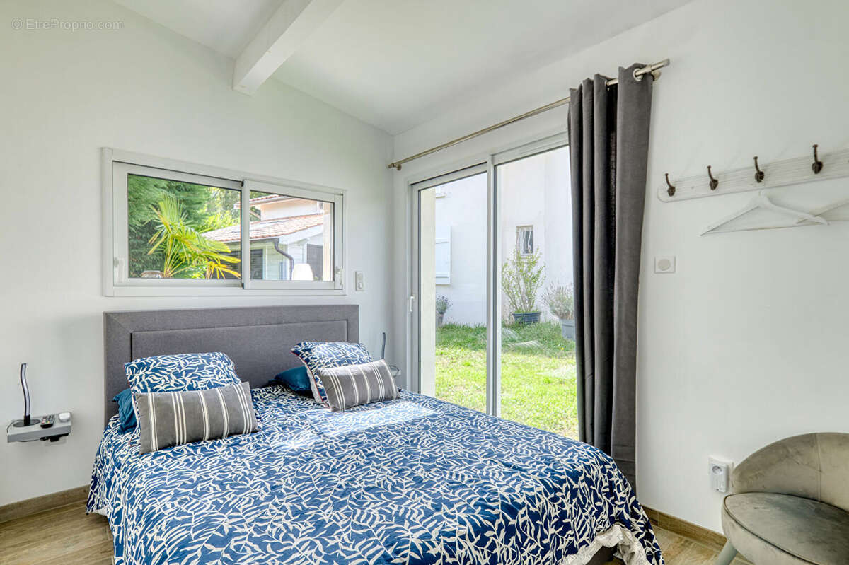 Maison à SAINT-GENIS-LES-OLLIERES