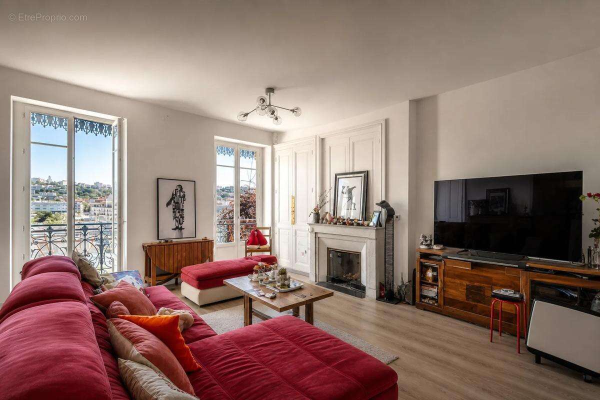 Lyon 7ᵉ – Duplex haussmannien d'exception sur les quais du Rhône – Vue panoramique sur Fourvière - photo 10