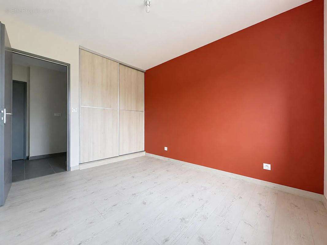 Maison récente de 5 pièces de 133 m² à Saint-Denis-de l'Hôtel - photo 11