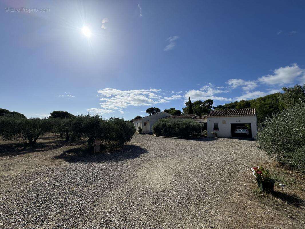 Propriété 179m² avec piscine - 23000m² de terrain - photo 27