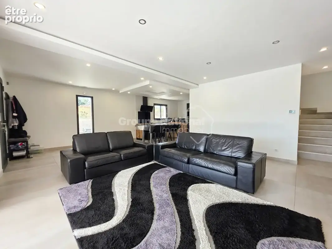 Maison 5 pièces de 142 m² avec piscine, garage et accès au canal ? Saint-Chamas (13250) - photo 6