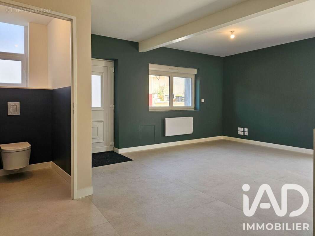 Maison 87 m² à Etagnac  - photo 4