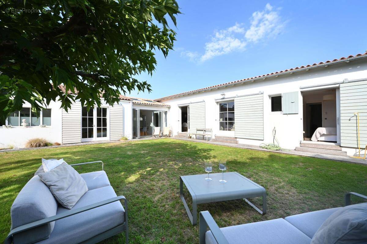 Maison à LES PORTES-EN-RE