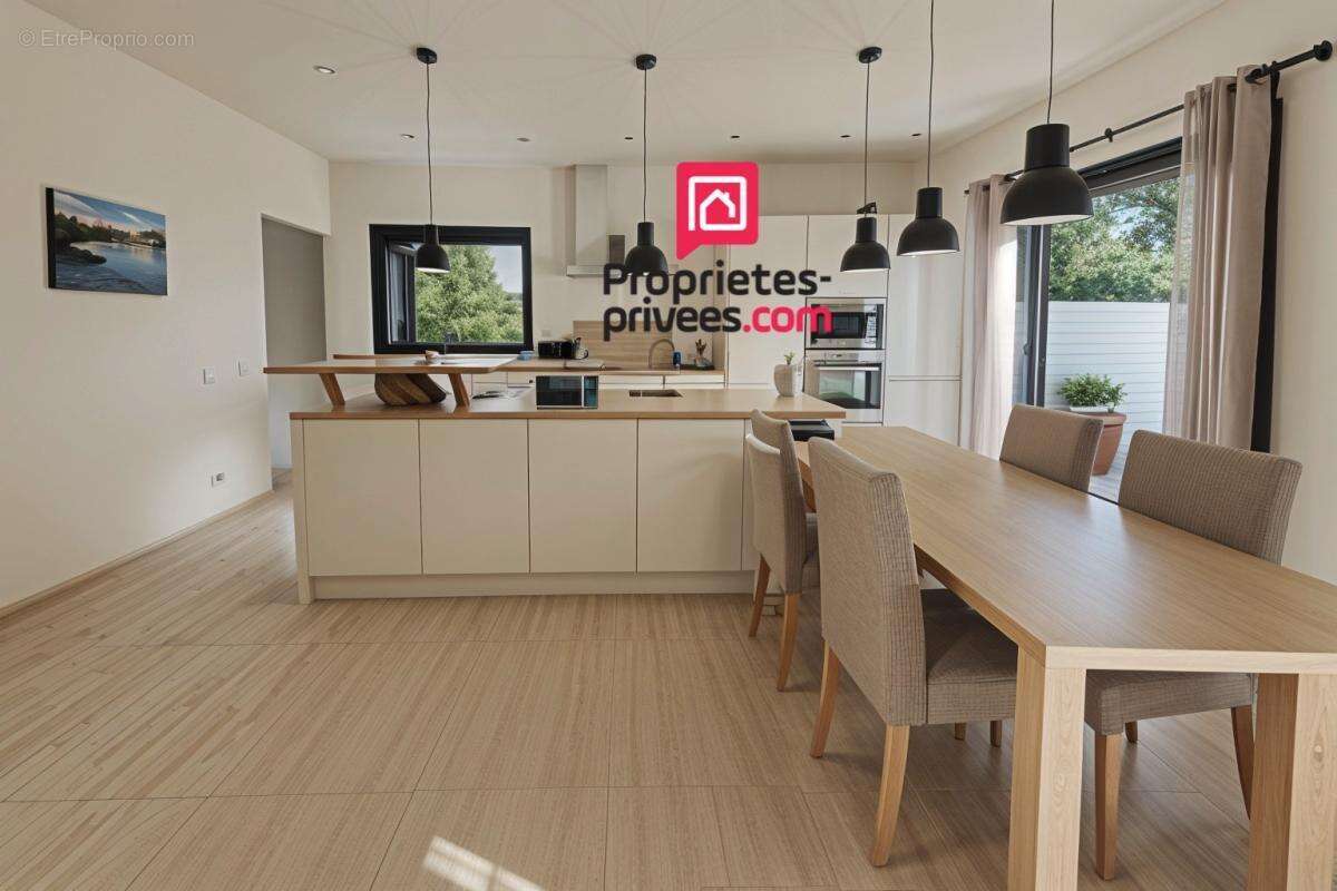 Maison à ROQUEBRUNE-SUR-ARGENS