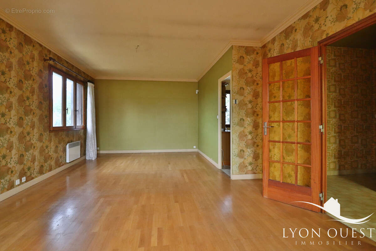 Maison à LA TOUR-DE-SALVAGNY