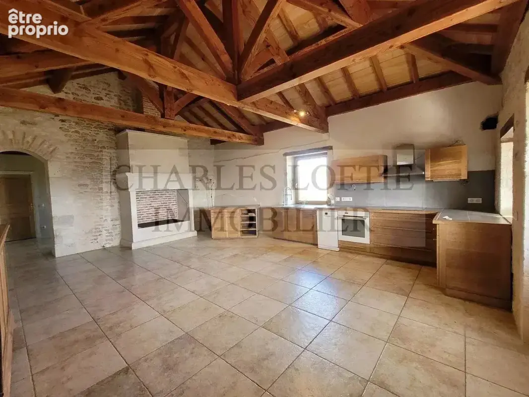 Maison en pierre avec extension et grande grange, sur un terrain de 8811 m,² à moins de 15 minutes de Cahors. - photo 3