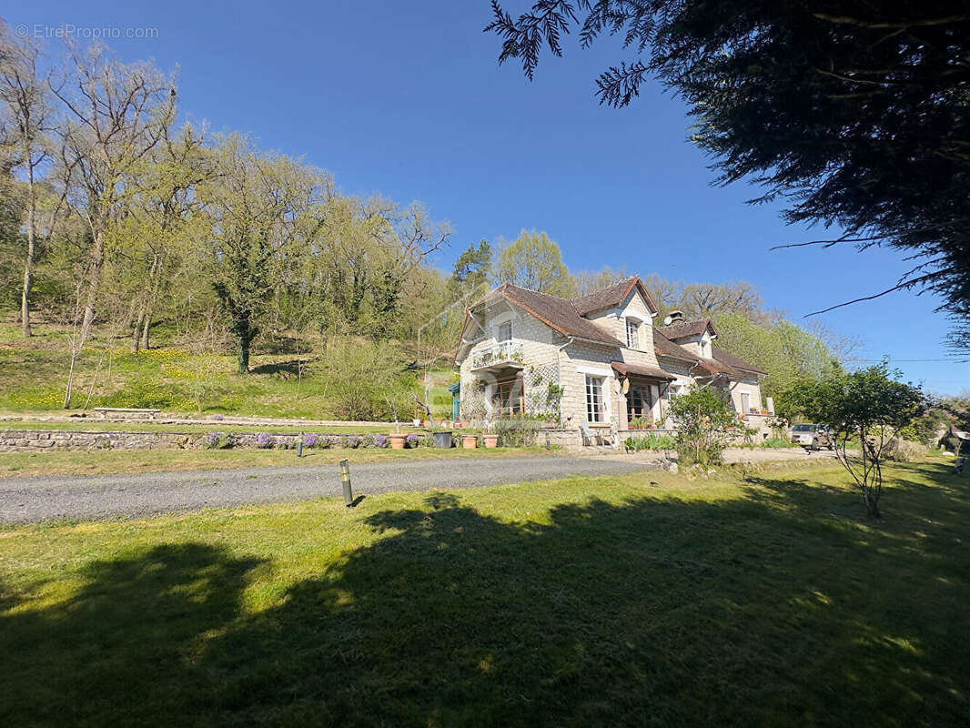 Maison à LA MADELEINE-SUR-LOING