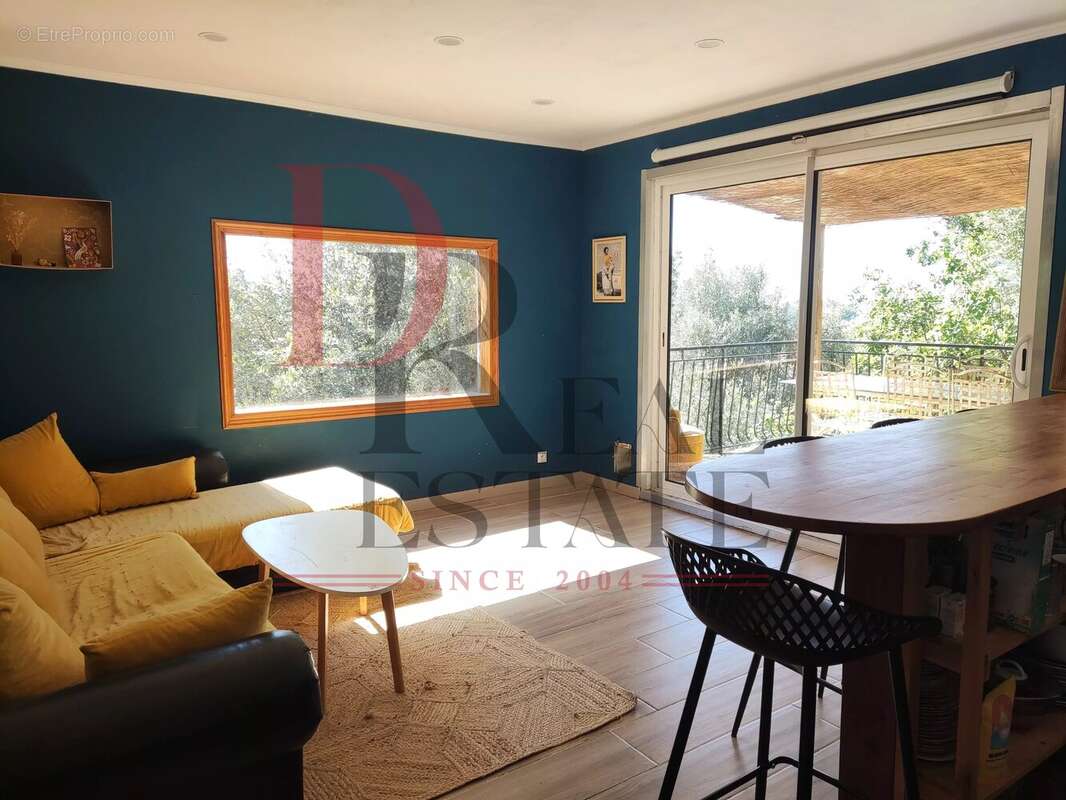 Appartement à CASTELLAR