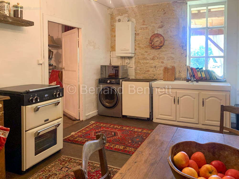 Maison en pierres avec dépendances et grand terrain - Pretty - photo 2