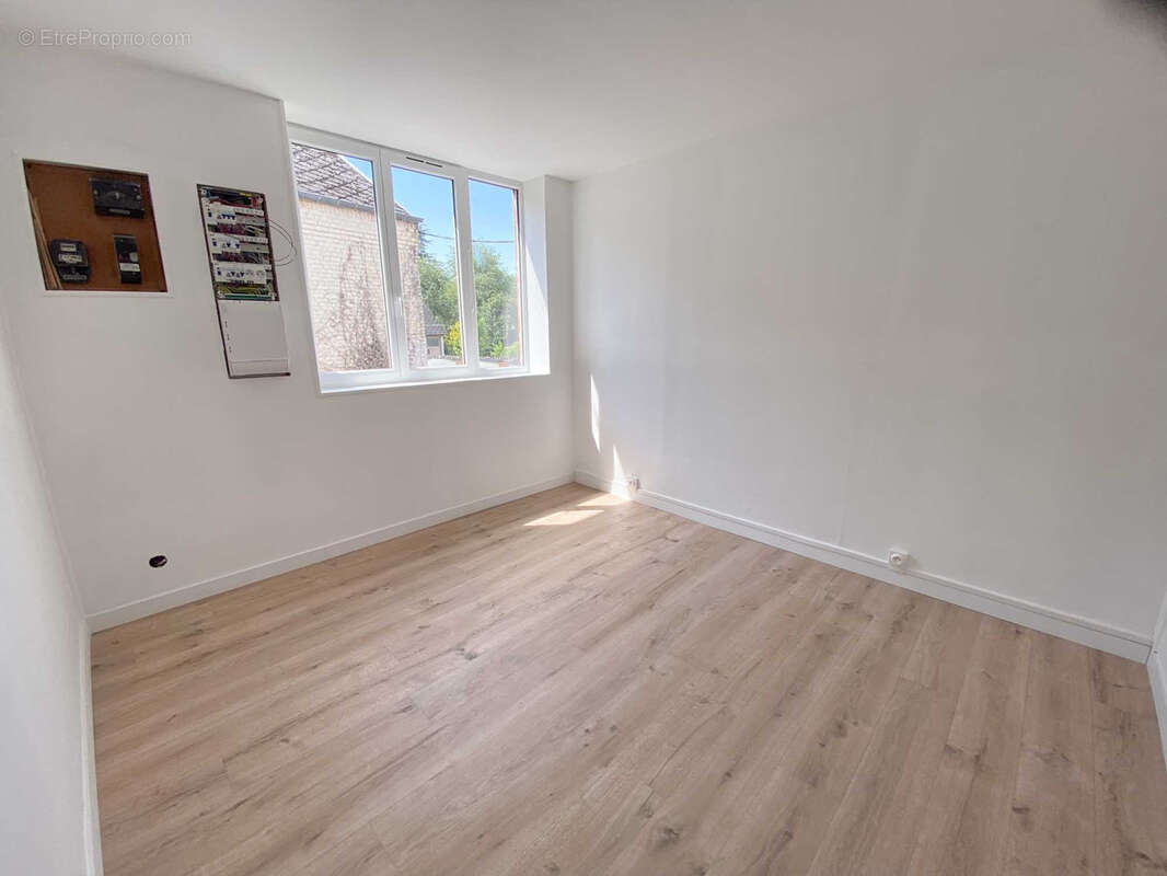1 appart + 3 plateaux amenageables (pour investisseur, projet pro ou passionné) 97 m2 + 325 m2 - photo 3